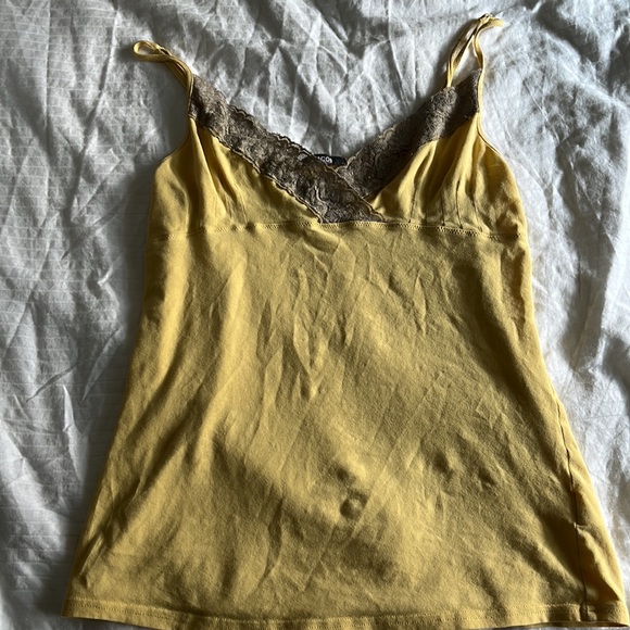 Pretty Yellow tank top - Picture 2 of 3